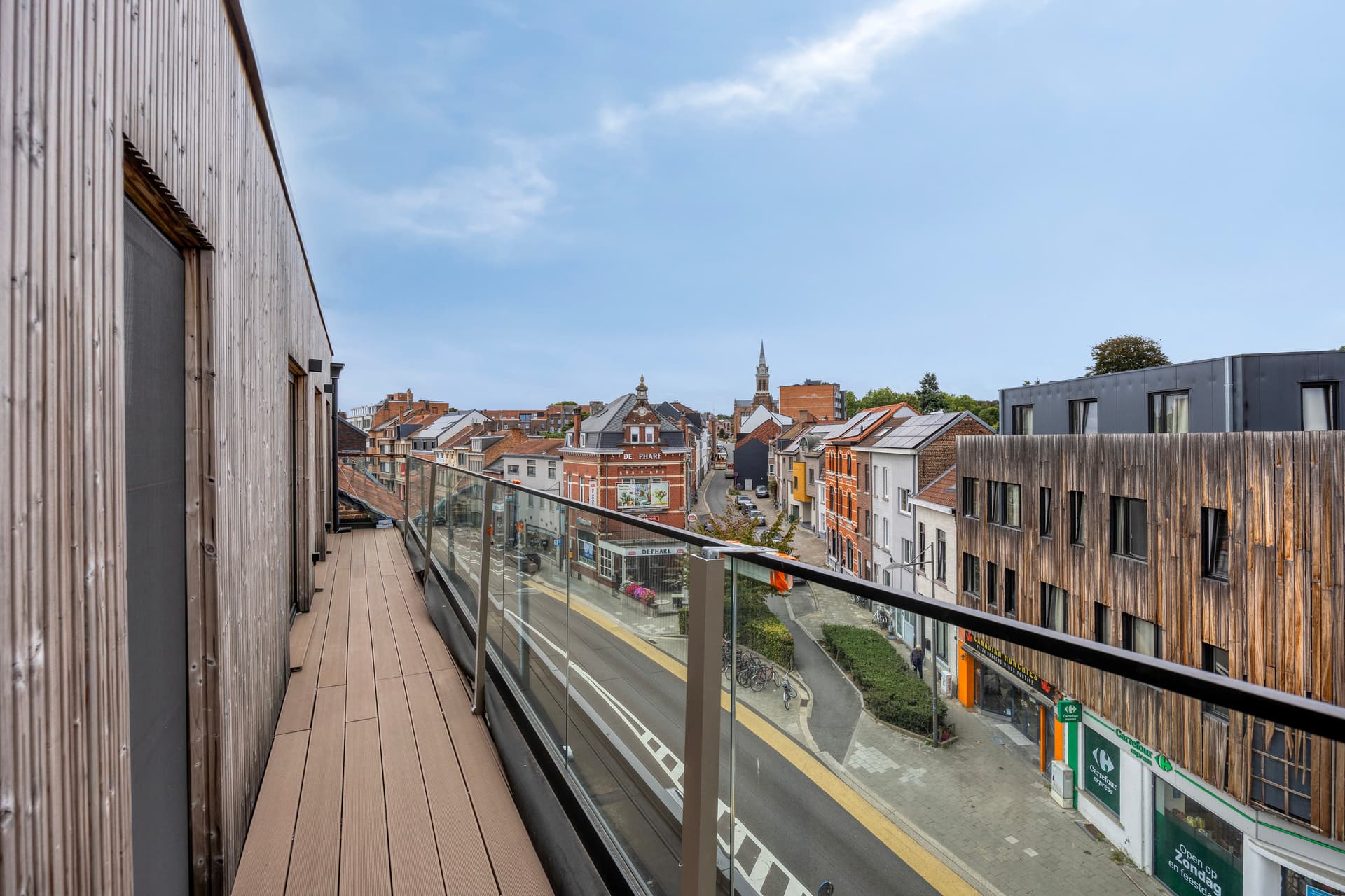 Overzicht van het gebouw in de buurt